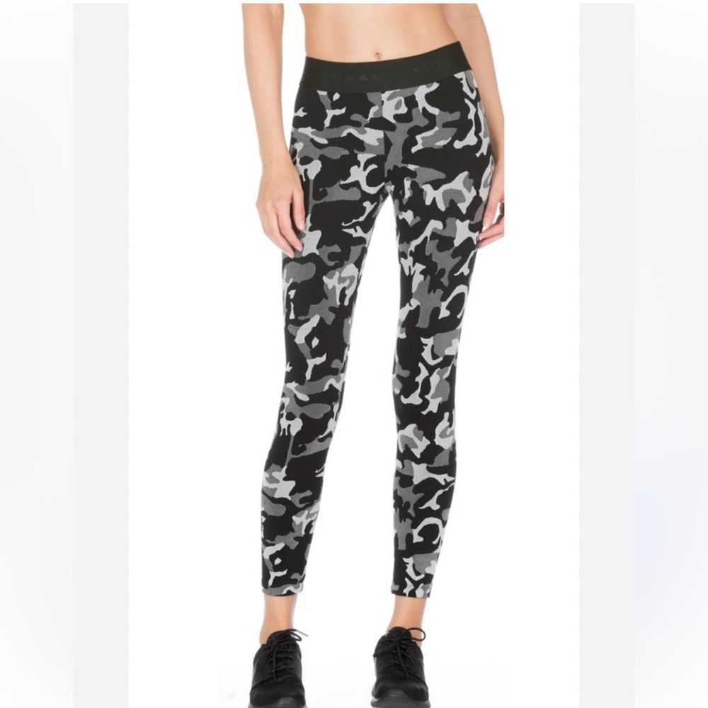 KORAL KNOCKOUT LEGGING IN BLACK CAMO SIZE SMALL